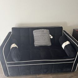🛋 SHORT COUCH – $25
