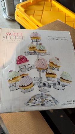The sweet shoppe collection 21 cupcake holder