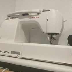 Singer XL-420 Sewing Machine And Embroider