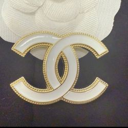 Women vintage brooch jewelry