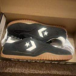 Men’s converse Sneakers NIB 10-1/2