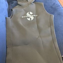 2mm diving vest, can be used for surfing, diving, jet ski riding. Size is 2XS. The manufacturer does not make this model because of no profit. Now it