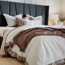 Camuto Upholstered Platform Bed With Headboard 