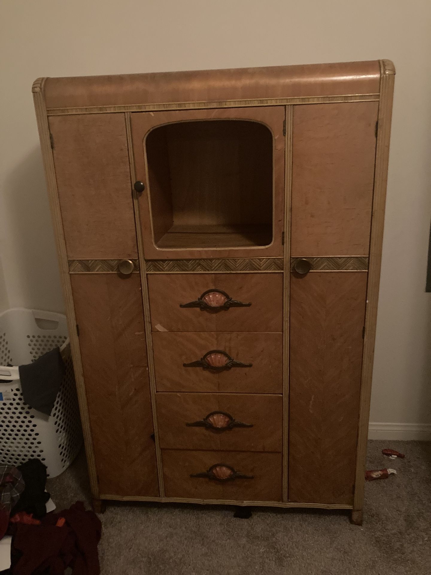 Dresser