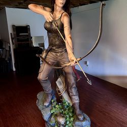 7’ft tall life size Tomb Raiders Laura Croft Statue 