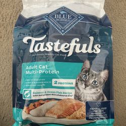Blue Buffalo Tastefuls Adult Cat Dry Food, Multi-Protein Salmon & Ocean Fish Recipe, 5-lb. Bag Blue Buffalo Tastefuls Adult Cat Dry Food, Multi-Protei