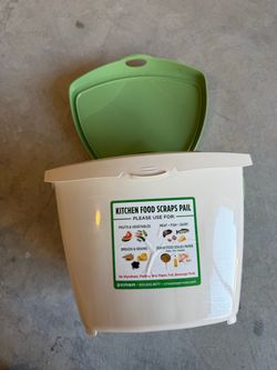 New Kitchen Food Scrap / Compost Pail – $5