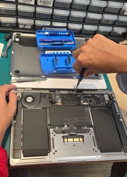 MacBook Pro A2337 Screen