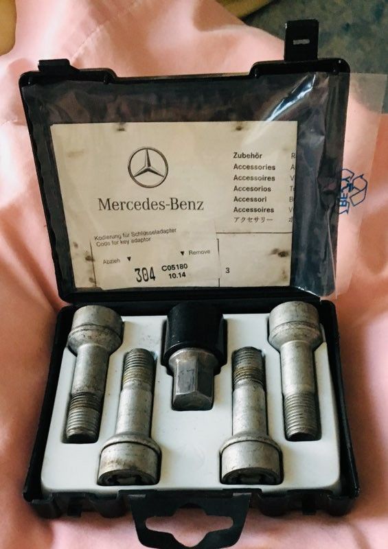 Mercedes Benz wheel lock set
