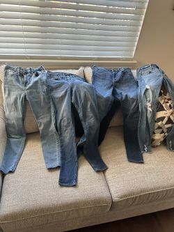HOLISTER JEANS