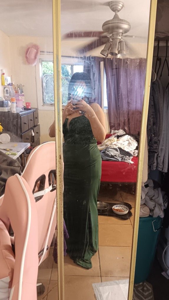 Elegant green prom Dress