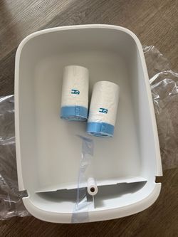 Brand new : Small Cat Litter Box, Accessories with 2 rolls bag