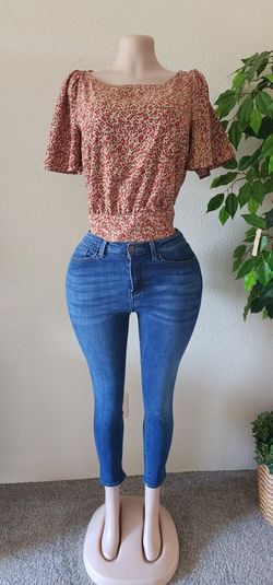 Beautiful Blouse-top, Size (L) 🌹 $6