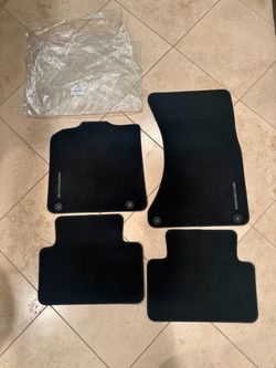 Porsche Macan  set of 4 floor mats