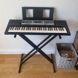 Yamaha YPT-240 Keyboard