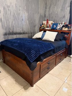 Full bed w/shelf & drawers