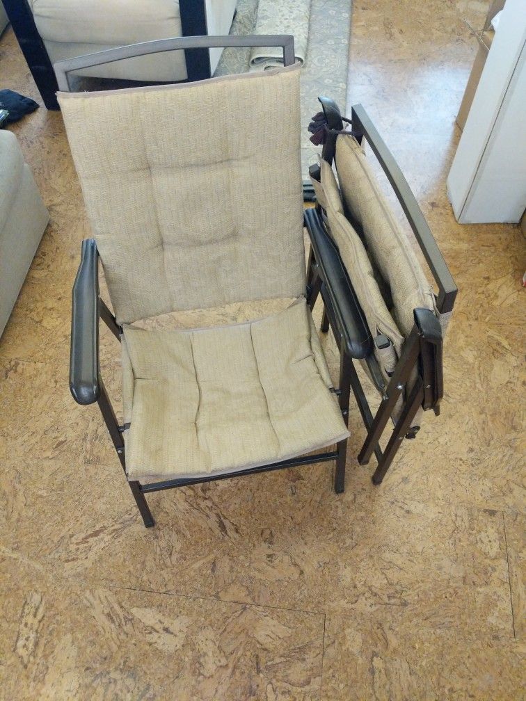 2 Folding chairs