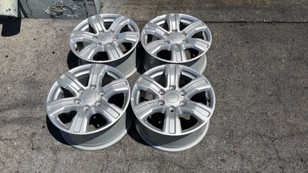 Ranger Or Bronco 6 Lug 17 Inch aluminum wheels Fits 2019 Or newer in very good condition
