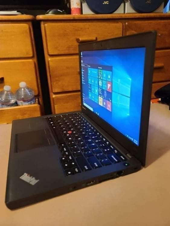 Excellent 13 inch Lenovo Laptop Computer With Intel Core i5 Proccesor With Windows 10