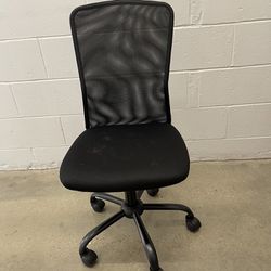 Minimalistic Office Chair 