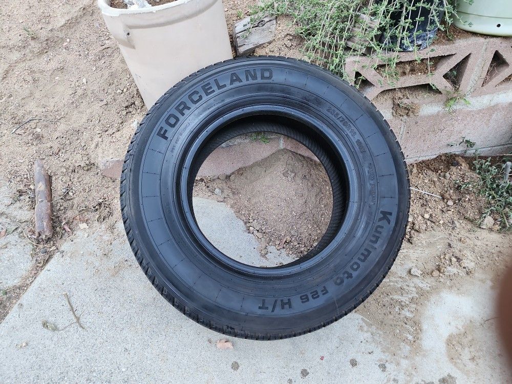 235/70/16 Honda Pilot tire
