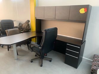 Executive desk l shape with hutch 6’x7’