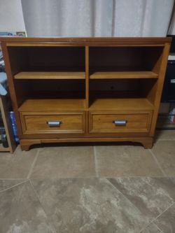 TV Stand Was $150.  Reduced To $100. Good Condition Wood In Donna Inside The City 