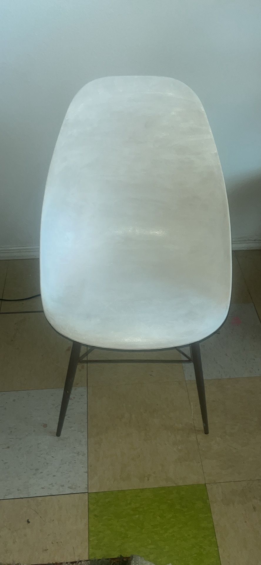 Eames Egg She’ll Chair