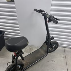 2 Electric Razor Scooters 