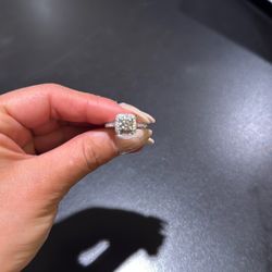 Engagement Ring With Diamond 