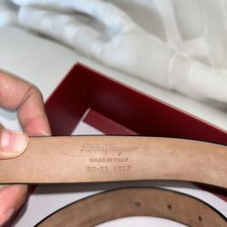 Women’s Ferragamo belt