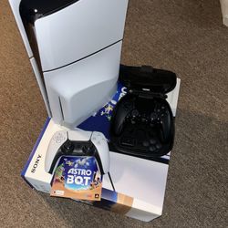 PlayStation 5 Disc Console Slim- ASTRO BOT BUNDLE + PS5 DualSense Edge Controller Midnight Black