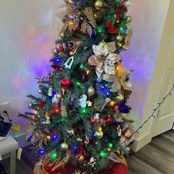 5.5 Feet Pre-Lit Christmas Tree 