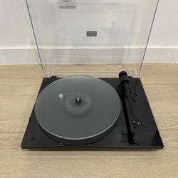 Pro-Ject T1 Phono SB Turntable w/ Ortofon OM5e Cartridge - Black - Excellent