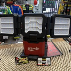 Milwaukee M18 18-Volt Lithium-Ion Cordless 4500 Lumens ROVER Dual Power Triple-Panel Flood & Area Light (Tool-Only)