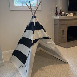 Crate And Barrel, Plate Tent, Like New, $50