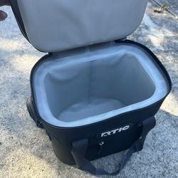 RTIC 12 Can Cooler