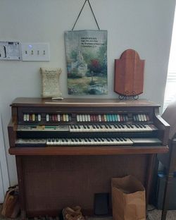 Monticello 370 organ