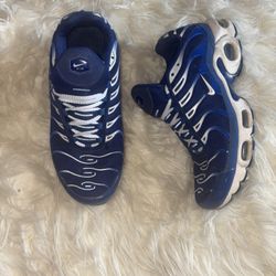 Men’s Nike Shoes Size 8