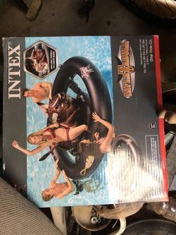 Inflatable bull float