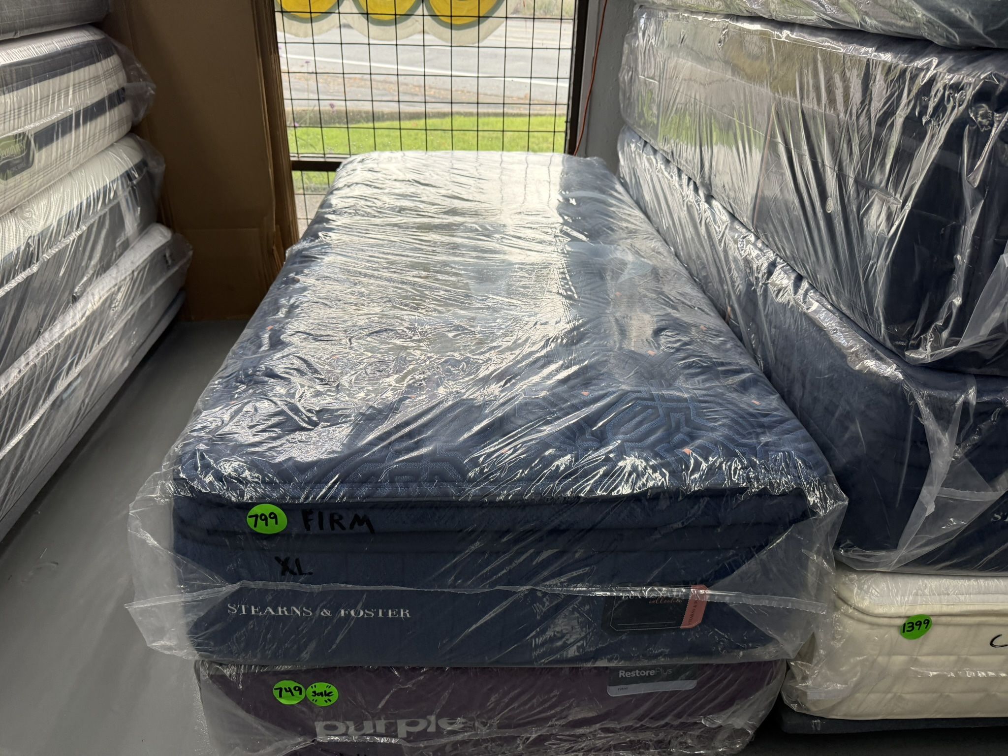 TWIN XL STEARNS & FOSTER LUX ESTATE (FIRM) PILLOW TOP MATTRESS & BOX SPRING BED 