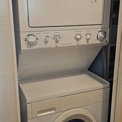 27" Gas Laundry Center with 3.1 Cu. Ft. Capacity, 16 Wash Cycles & 4 Auto Dry Cycles: