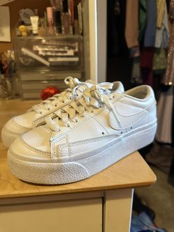 Nike Women Blazer Low Size 5