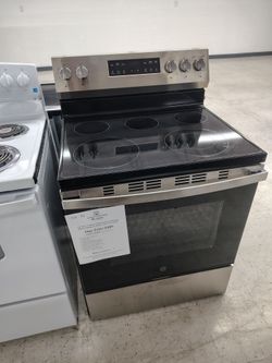 $489 GE 30 in electric range with crisp mode