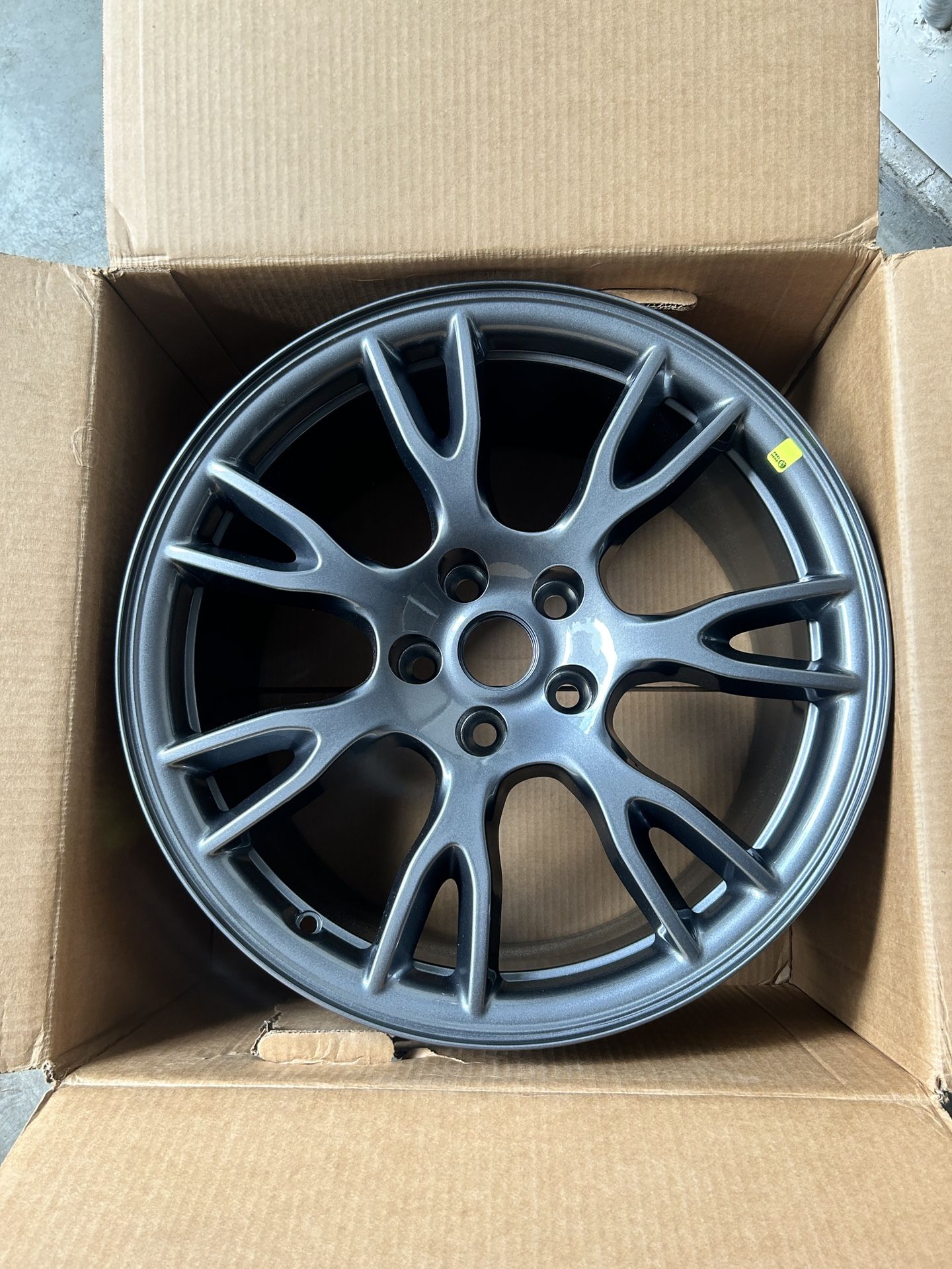 New Tesla Model S OEM 19 Inch ‘Tempest’ Wheel. Size 19X10.5 ET45 for ...