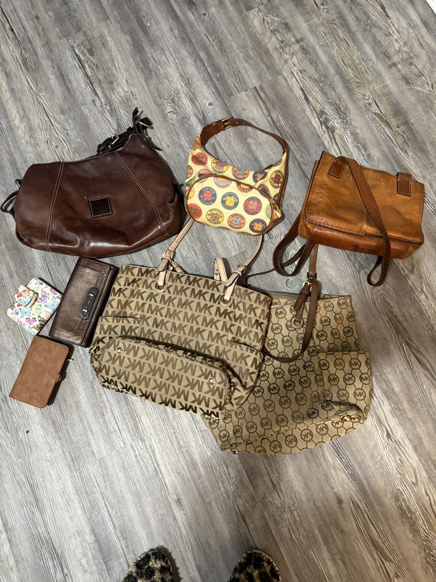 All Kind Of Purses And Wallets