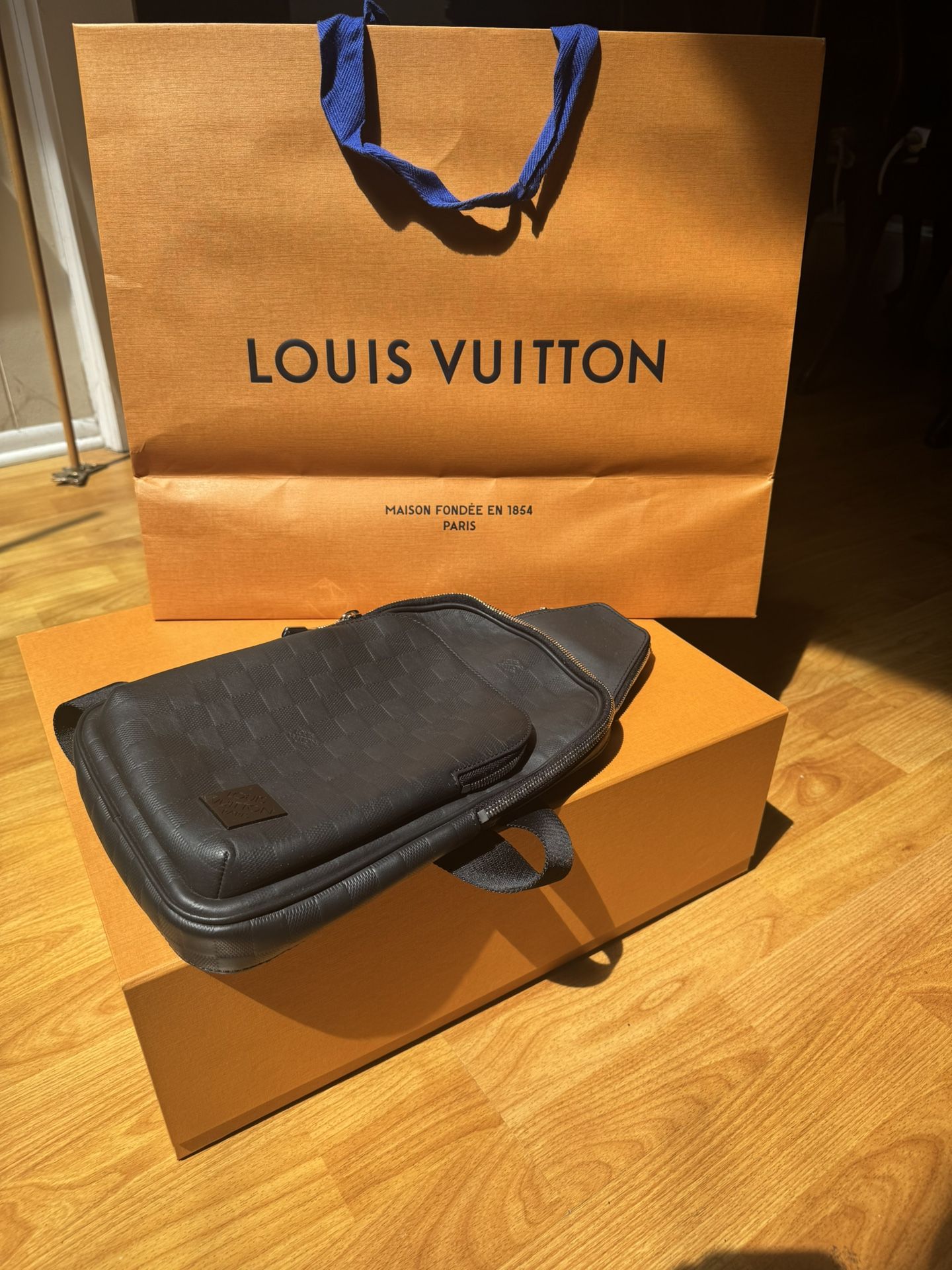 Louis Vuitton Avenue Slingbag