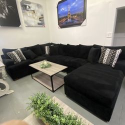 ¡¡BIG Comfortable Black Sectional NEW IN STOCK!!
