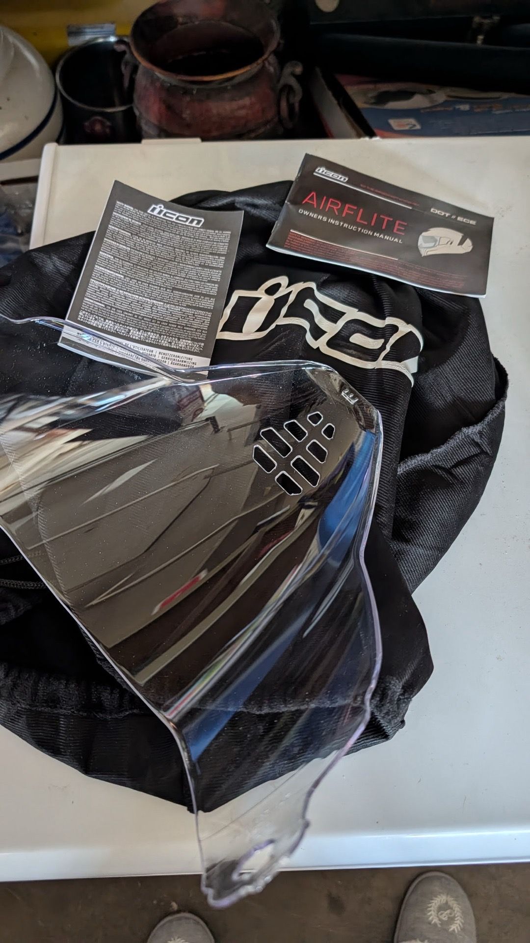 icon airflite mips stealth full face helmet Ultraflite MIPS  SpazCycle Injection molded polycarbonate shell for strength Multiple oversized intake and exhaust ports Fog Icon Airflite Icon Girl Helmet
