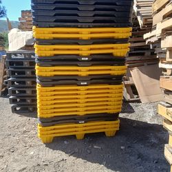 Plastic Pallets 4 sale. $10 each